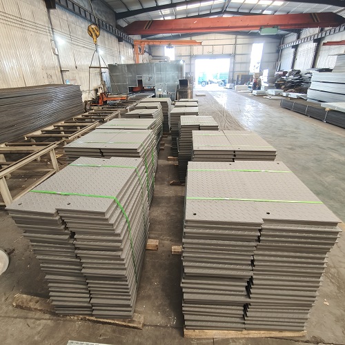 噴漆復合鋼格板鋼格柵板在工業中的安全功能解析