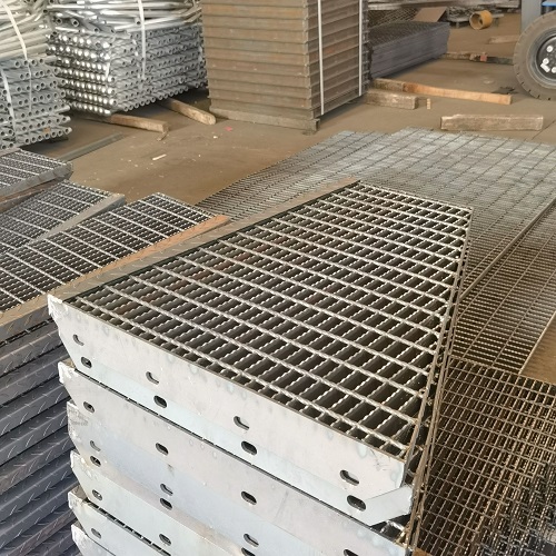 建筑用平臺鋼格板的防滑設(shè)計(jì)詳解