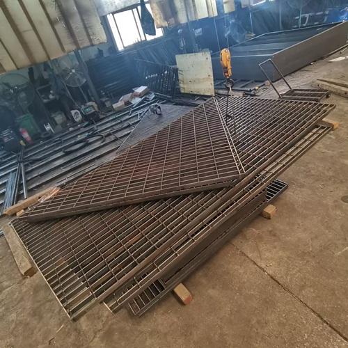 商業街區鋼格柵：美觀與安全兼顧的鋪裝方案