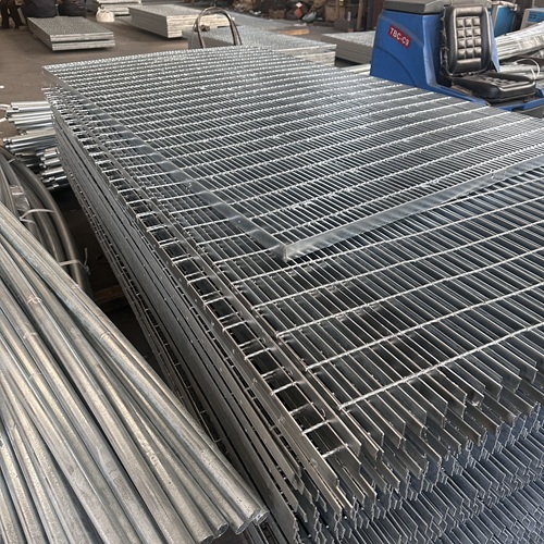 鋼格板在極端環(huán)境下的表現(xiàn)，穩(wěn)到超出預(yù)期