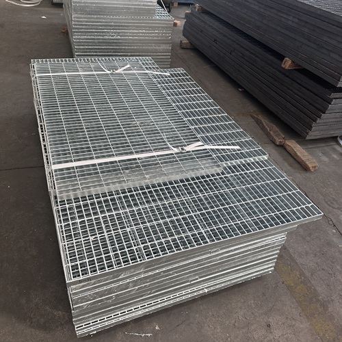 光伏平臺(tái)鋼格板用途與結(jié)構(gòu)優(yōu)勢(shì)解析